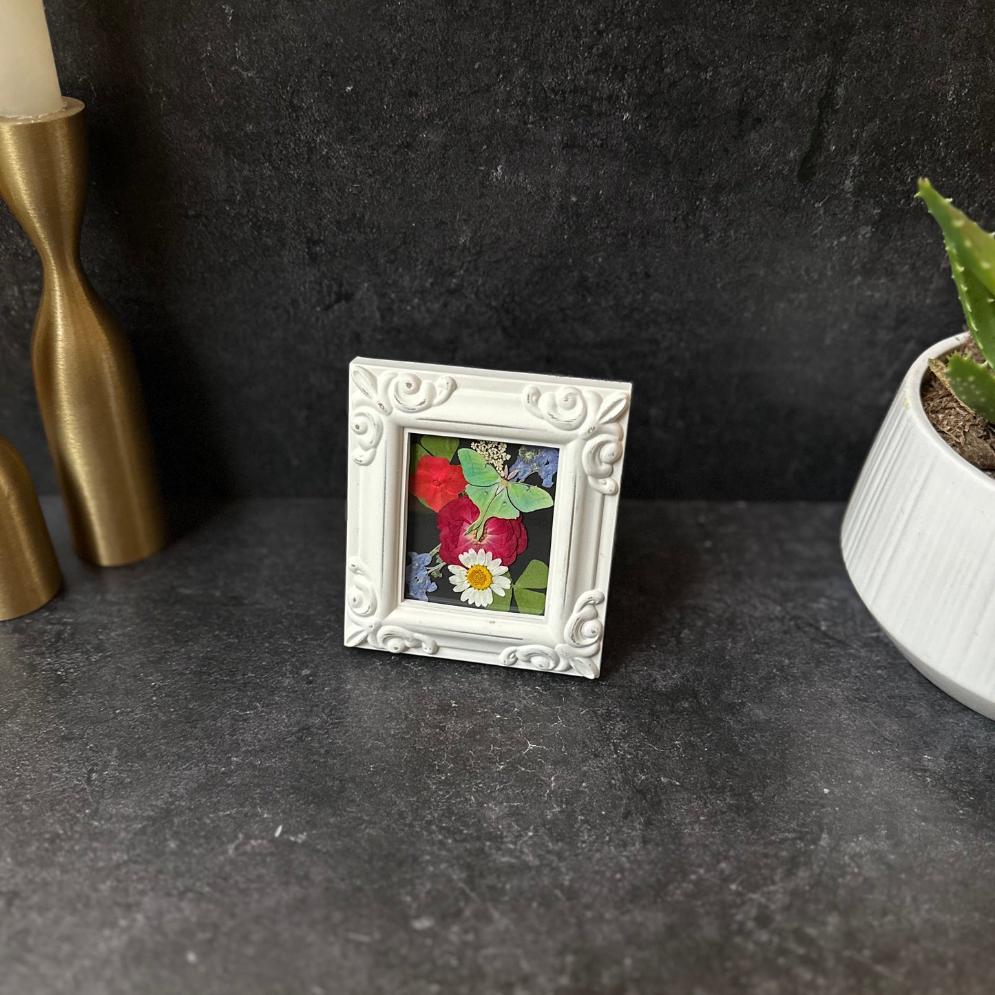 Luna White Antique Frame